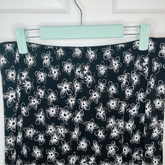 Christopher & Banks Floral Tiered Skirt Knee Length Black White M - Picture 3 of 10